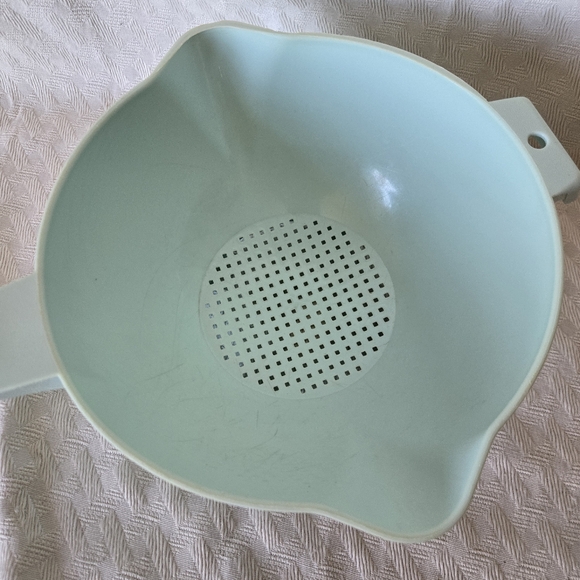Tupperware Large Strainer - Picture 3 of 13